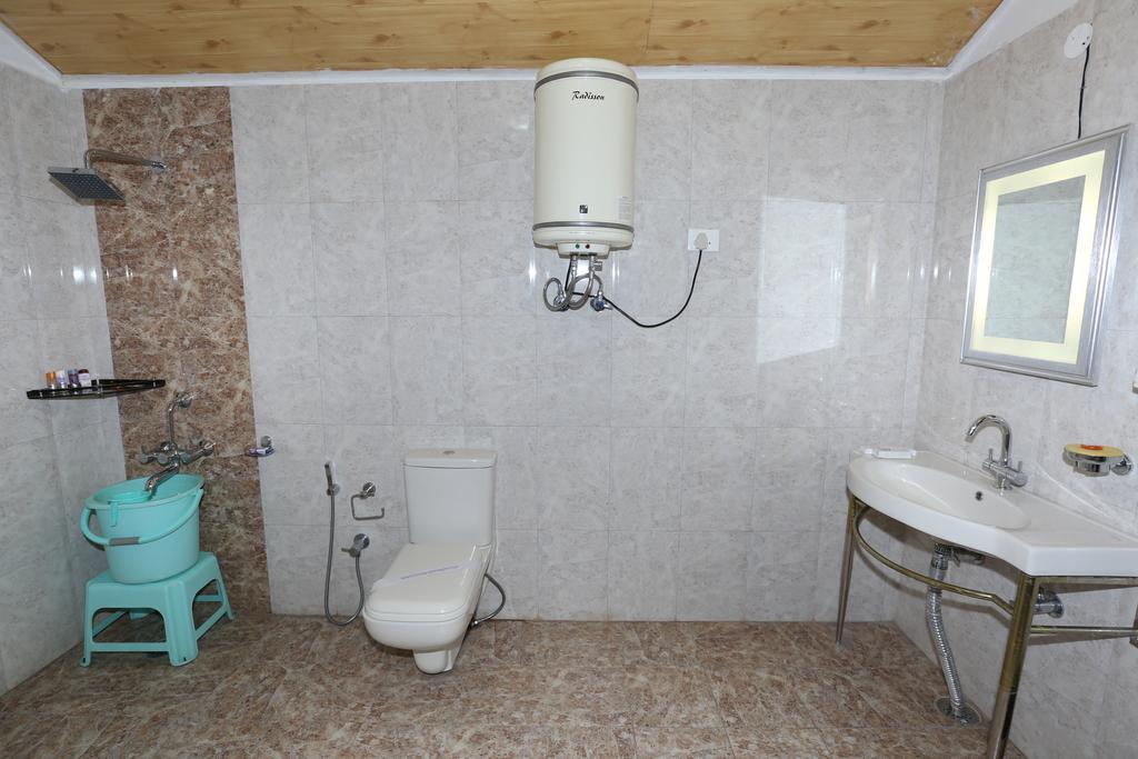 Hotel Natraj Manali Dharamsala Zewnętrze zdjęcie